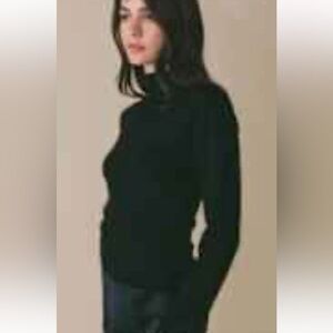 DOEN Elegant Black Women's Sweater